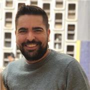 Profesor de primaria con mención en educación especial.